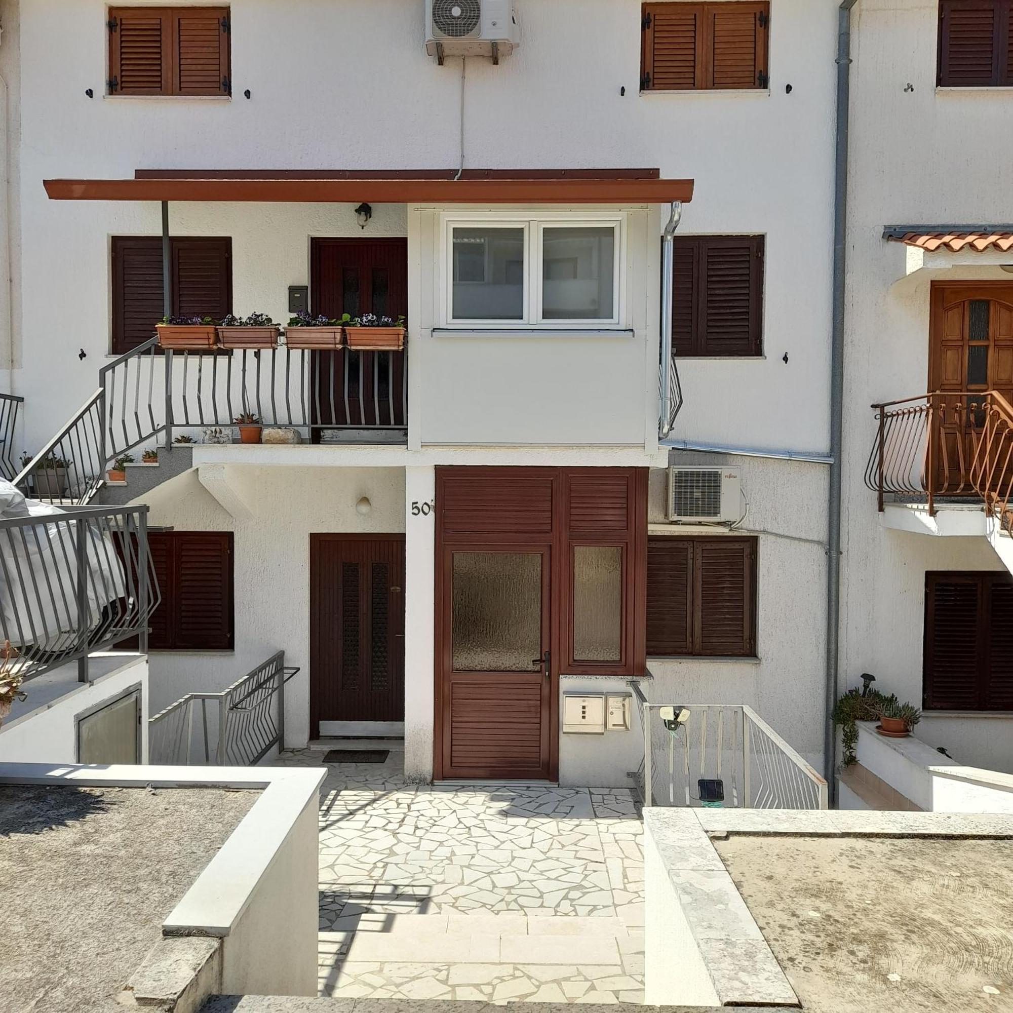 Family Apartment Romina Orsera Esterno foto